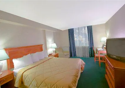 ***  Comfort Hotel Airport North Toronto Canada